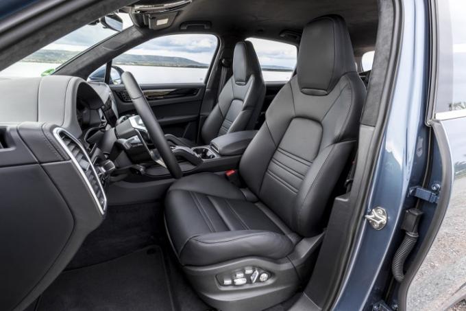 Fotele porównawcze Porsche Cayenne e Hybrid 2019