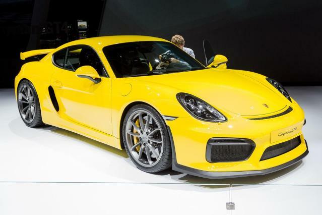 Porsche-Cayman-GT4-4