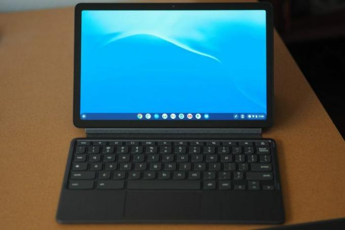 Lenovo Chromebook Duet 3 изглед отпред, показващ дисплей и клавиатура.