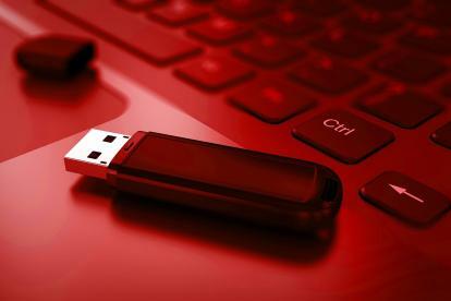 Hakerzy badusb mogą sprawić, że urządzenia USB zmienią się w srlabs blackhat 2014