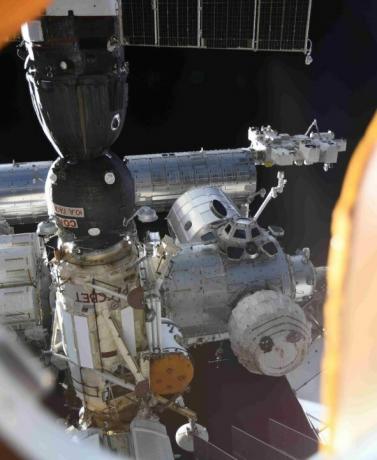 La photo remarquable du cosmonaute montre une vue inhabituelle de l’ISS