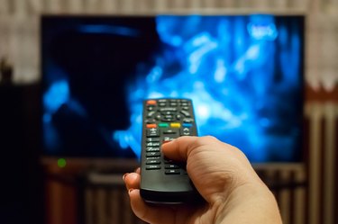Sledování televize a používání dálkového ovládání