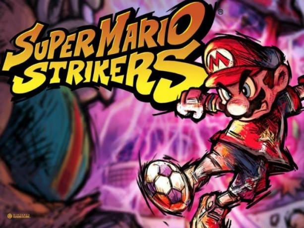 Марио пинает футбольный мяч в Super Mario Strikers.