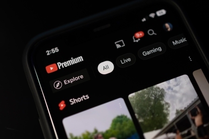 YouTube Premium iPhone tālrunī.