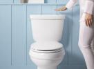 اجعل المرحاض الخاص بك بدون لمس مع مجموعة "الموجة للتدفق" الجديدة من Kohler