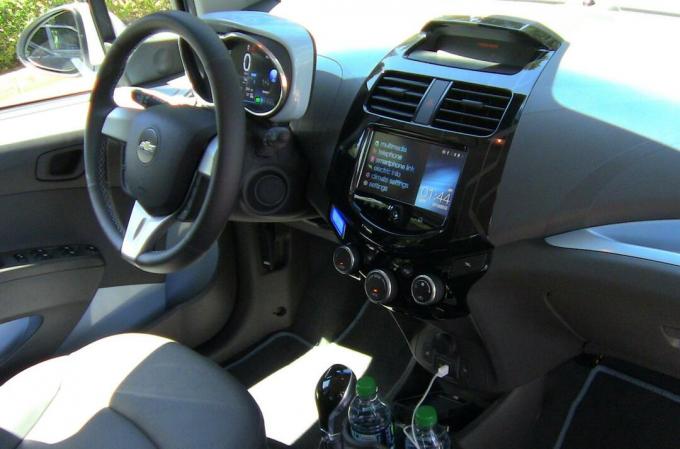 2014 Chevy Spark EV primul condus interior față