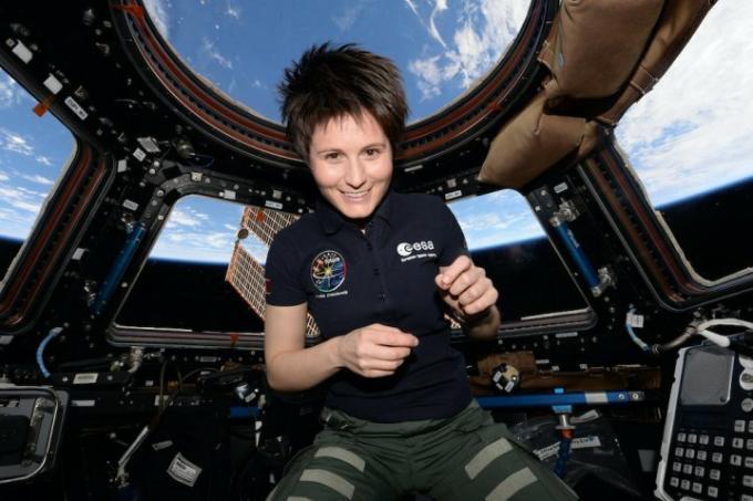 Samantha Cristoforetti a bordo da Estação Espacial Internacional.