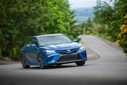 Toyota Camry 2018 року