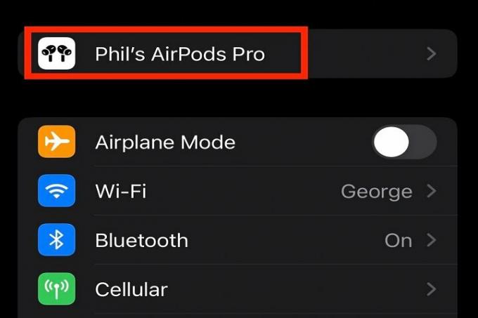 Πατήστε το όνομα των AirPods σας στο μενού ρυθμίσεων του iPhone.