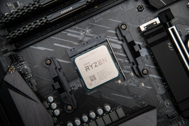 AMD Ryzen 7 5800X3D がマザーボードにソケットに取り付けられています。