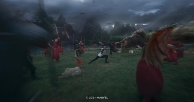 Cīņas aina Ta Lo ciematā no Shang-Chi un leģendas par desmit gredzeniem.