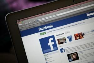 Kā atzīmēt videoklipu pakalpojumā Facebook