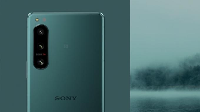 Sonys Xperia 5 IV i en eksklusiv grønnfarge.