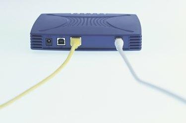 Cabluri de conectare la serverul computerului