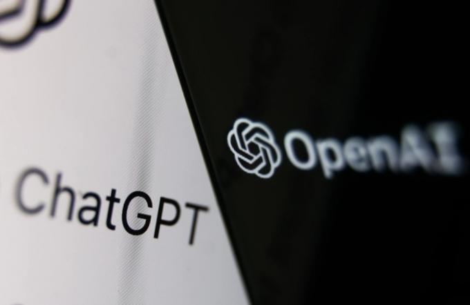 „ChatGPT“ ir „OpenAI“ logotipai.