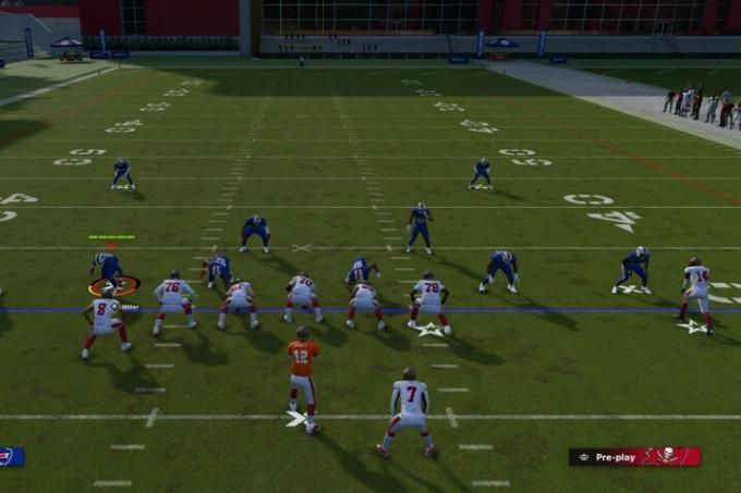 A defesa pressiona um receptor em Cover 2 Man em Madden 23.