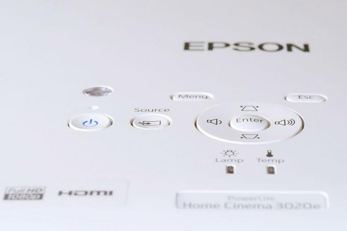 Epson Powerlite Cinema 3020e ülemised nupud