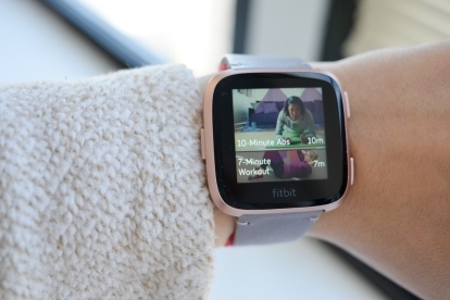 Šīs pavasara izpārdošanas laikā Fitbit Versa un Fitbit Ionic cenas tiek samazinātas