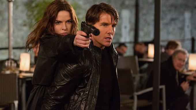 Rebecca Ferguson și Tom Cruise în Mission: Impossible Rogue Nation. 