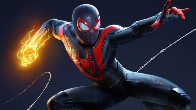 Miles Morales als Spider-Man die aan zijn web slingert en zijn krachten in één hand oplaadt.