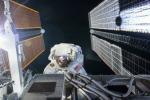 Twee NASA-astronauten maken momenteel ruimtewandelingen buiten het ISS