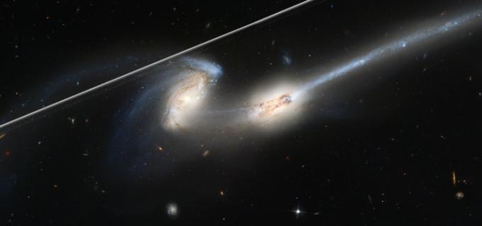 A Hubble tudósai eszközt hoznak létre a műholdas nyomvonalak törlésére