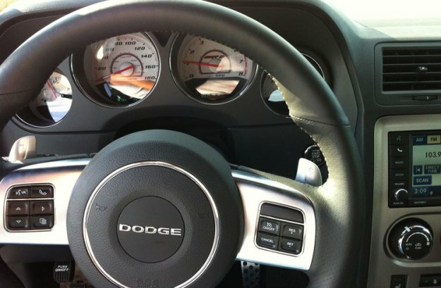 2011-Dodge-Challenger-STR8-Lenkrad