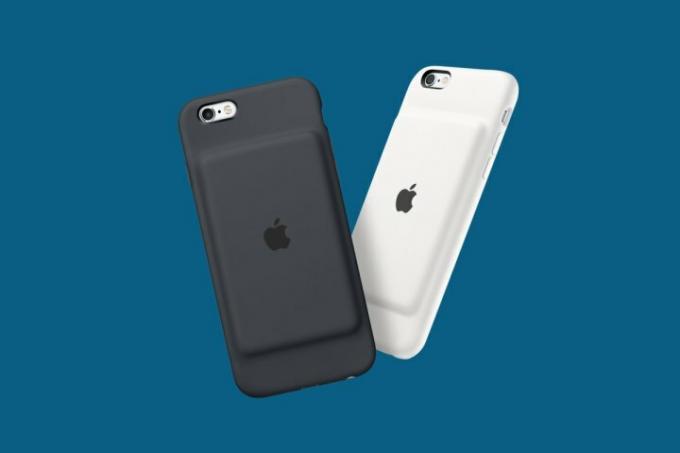 Dois iPhones da Apple, cada um dentro de um Smart Battery Case. Uma é uma caixa branca e a outra é uma caixa preta.