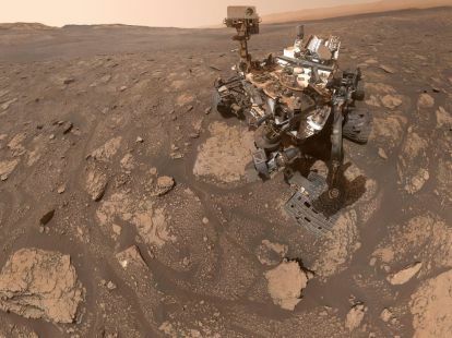 Selfie łazika marsjańskiego Curiosity zrobionego przez NASA w miejscu nazwanym „Mary Anning” na cześć XIX-wiecznego angielskiego paleontologa. 