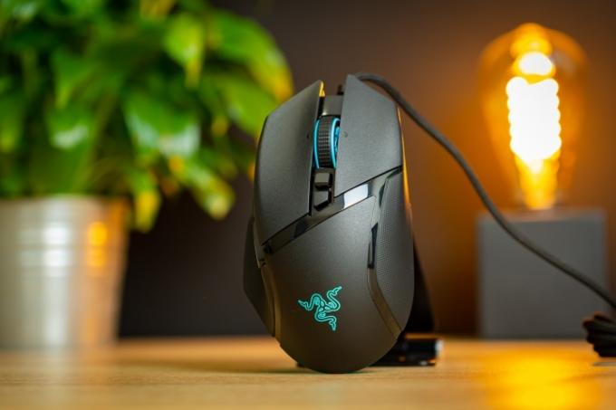 En vy som visar toppen av Razer Basilisk V3.