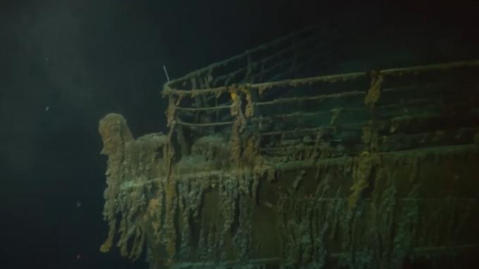 Posnetek zaslona iz poročila CBS News o videu turneje OceanGate o Titaniku.