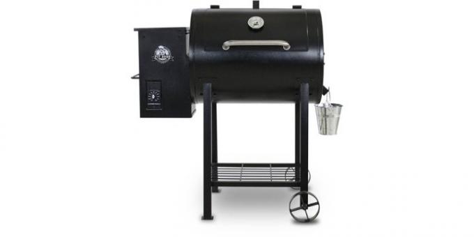 Pit Boss 700FB houtgestookte pelletgrill op een witte achtergrond.