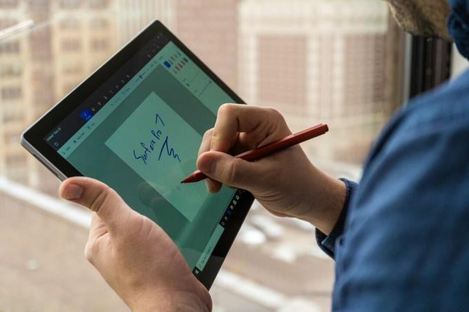 Microsoft Surface Pro 7 tahvelarvuti ja pliiats