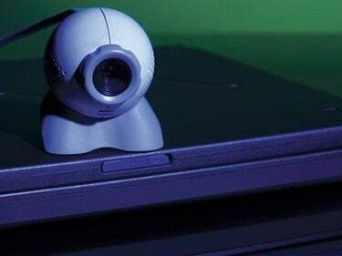 Videokonferenční kamera a notebook