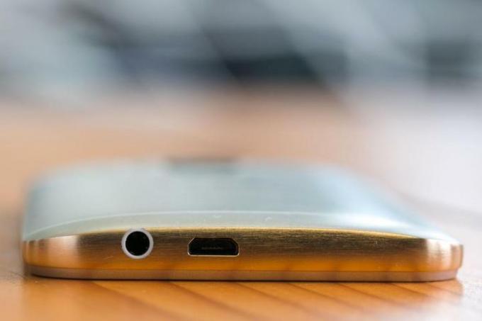 HTC One M9'un alt kısmı