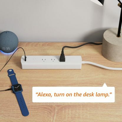 أساسيات شريط الطاقة Smart Plug على سطح الطاولة يشحن مع الساعة والصدى والمصباح