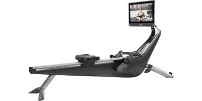 Hydrow Connected Rowing Machine na bijeloj pozadini.