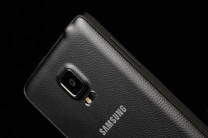 มุมบนของด้านหลัง Samsung Galaxy Note Edge2