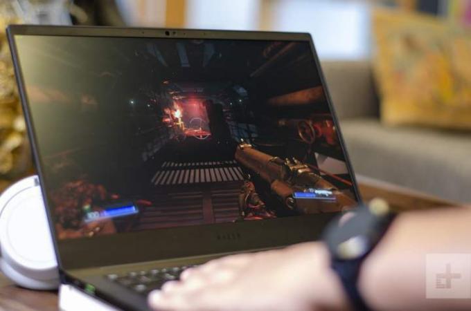 Doom Eternal radi na prijenosnom računalu Razer Blade Stealth.
