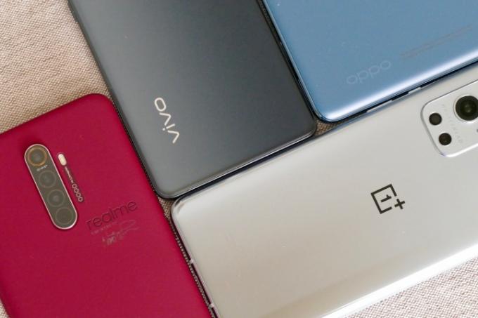 Logos des téléphones Realme, Oppo, Vivo et OnePlus.