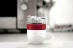 Esta pequeña e inteligente taza te permite preparar una sola porción de espresso en el microondas
