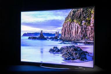 Επισκόπηση μπροστινής γωνίας τηλεόρασης LG 65EC9700 4K OLED