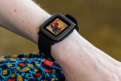 Pebble SmartWatch 2015 новини час функція