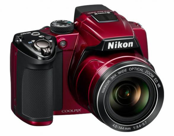 Nikon-coolpix-p500-czerwony-obiektyw