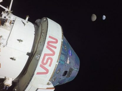 Luna in Zemlja, videni iz vesoljskega plovila Orion novembra 2022.