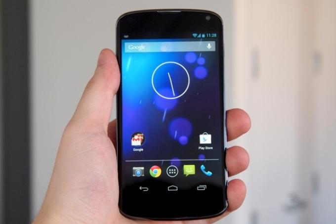 Google Nexus 4 anmeldelse foran Android-telefon