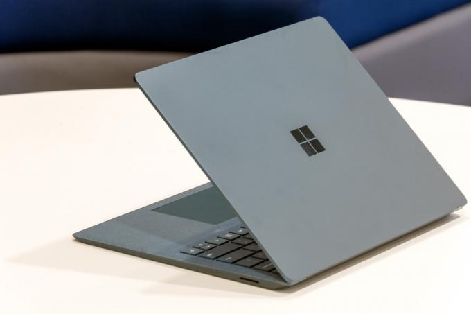 Víko notebooku Microsoft Surface