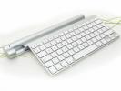 Mobee Magic Bar torna o carregamento do teclado da Apple sem fio