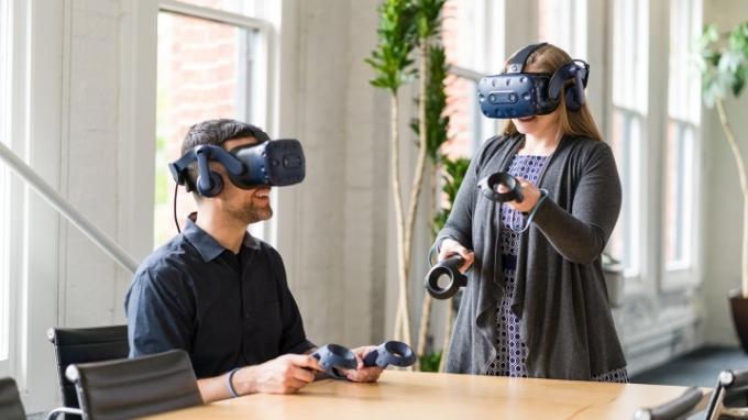 HTC Vive Pro Eye virtual reality-headset