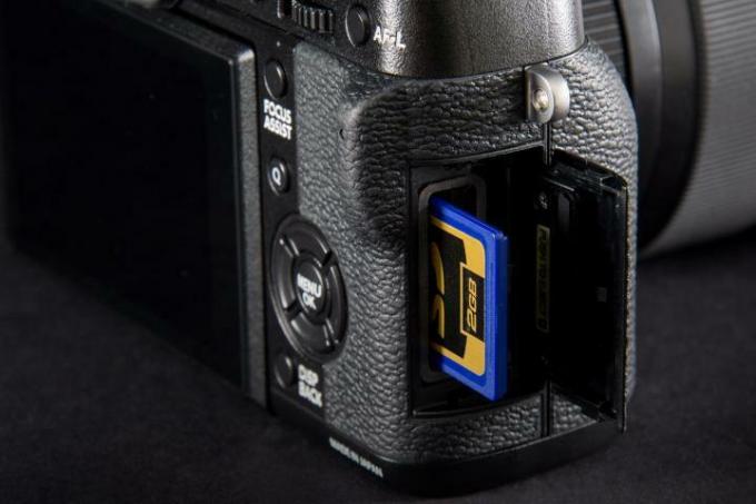 Fujifilm X-T1 cameratest SD-kaartsleuf
